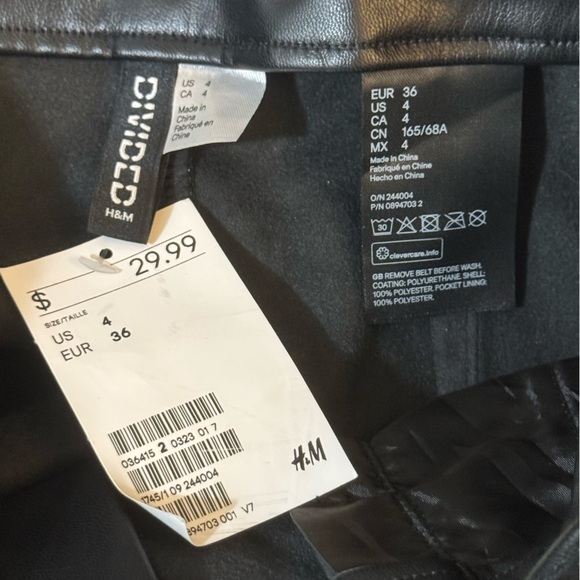 H&M Black Faux Leather Shorts
#1124 - Picture 5 of 6